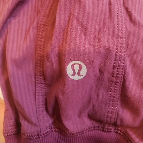Lululemon Size 4 High waisted Capri - Picture 3 of 4